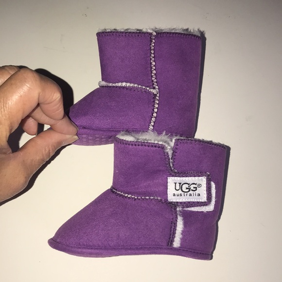 Infant Girl’s UGG Crib Boots - Picture 5 of 7